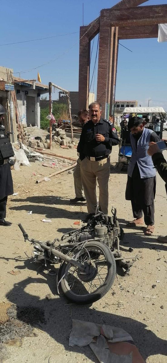 Vehicle of head of peace committee (state-backed militia) Qadir Zaman targeted in a motorcycle bomb blast in Bakkakhel area of Bannu.   Qadir Zaman has been critically wounded. In total 2 dead and 3 injured