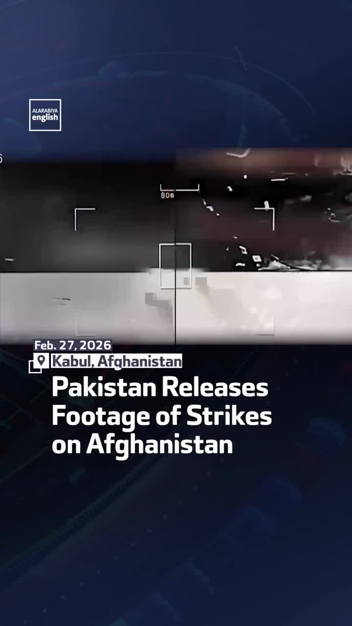 Pakistanische Sicherheitskreise veröffentlichen ein Schwarzweißvideo, das ihrer Aussage nach Luftangriffe in Kabul zeigt.