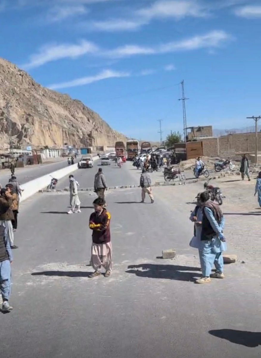 Quetta: 2 members of the Hazara community were killed & 3 others injured in a shooting near Hazarganji market. After the incident, community members held protests near Hazara Town. This is the 1st such attack on Hazaras in a long time, at a time of fragile security in the region