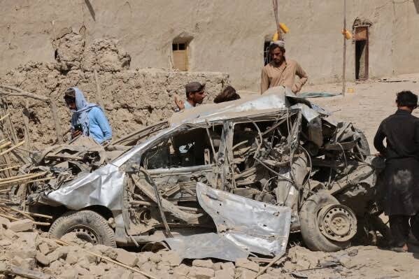 Paquistão acusa governador de Kandahar de abrigar líderes militantes – incluindo BLA, Al-Qaeda e o grupo de Hafiz Gul Bahadur – para planejar ataques dentro do Paquistão. Kabul rejeita a alegação como uma campanha de difamação, um dia após ataques aéreos paquistaneses que mataram 10 civis em Helmand e Kunar.